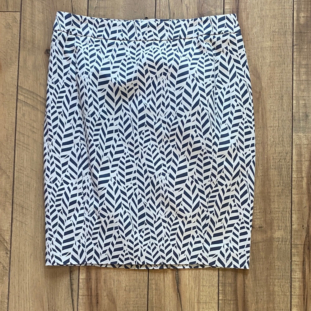 LOFT Black and White Geometric Pencil Skirt
